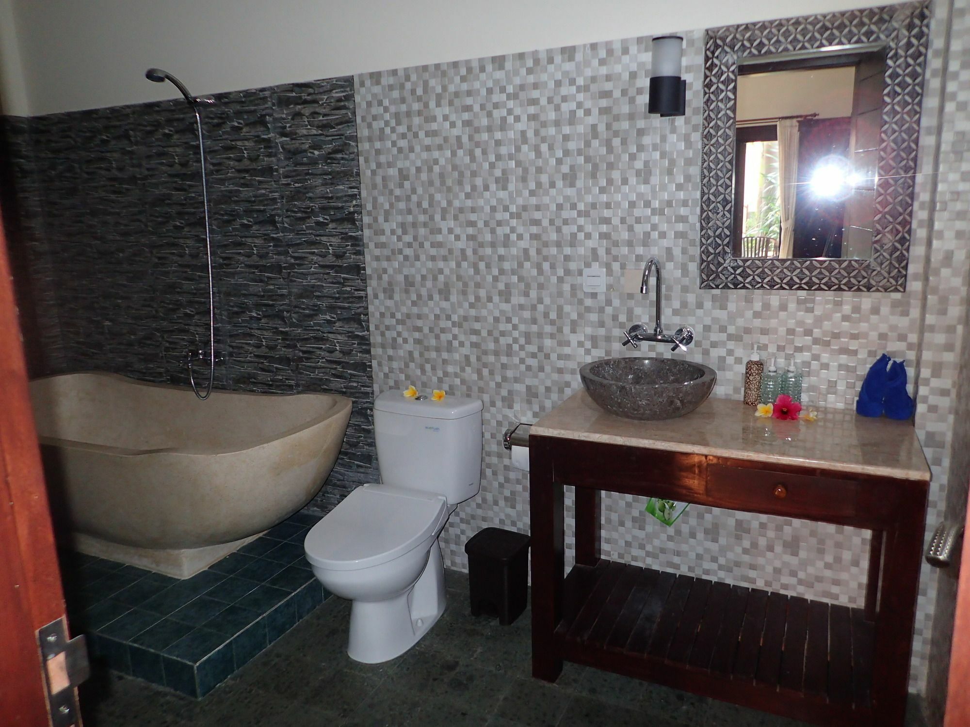 Alami Resort, Restaurant And Dive Center Amed Екстериор снимка
